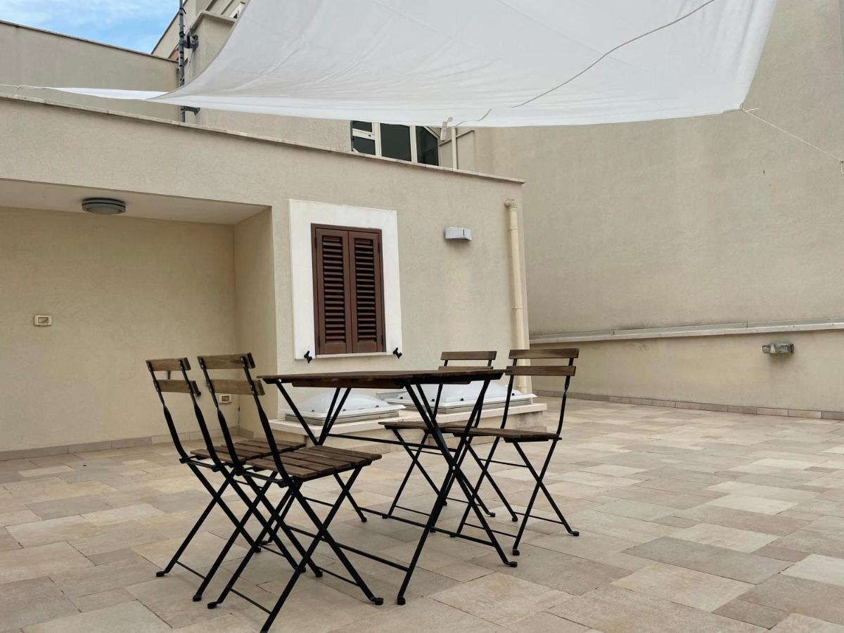 Ferienwohnung Casa Oberdan - Private Parking Monopoli Exterior foto